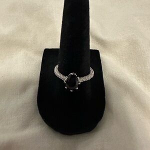 Elegant Silver and Black Gemstone Ring